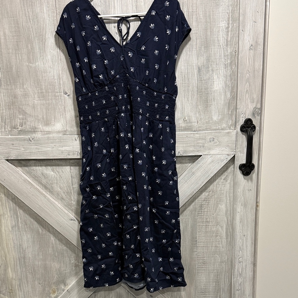 Old Navy Navy Blue Floral Dress size L petite with smocked waist and tie back S1